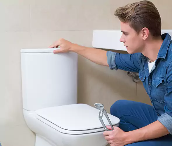 Expert Plumber for Toilet Replacement in Lindenhurst, NY: Schedule Affordable Toilet Replacement Services with Us